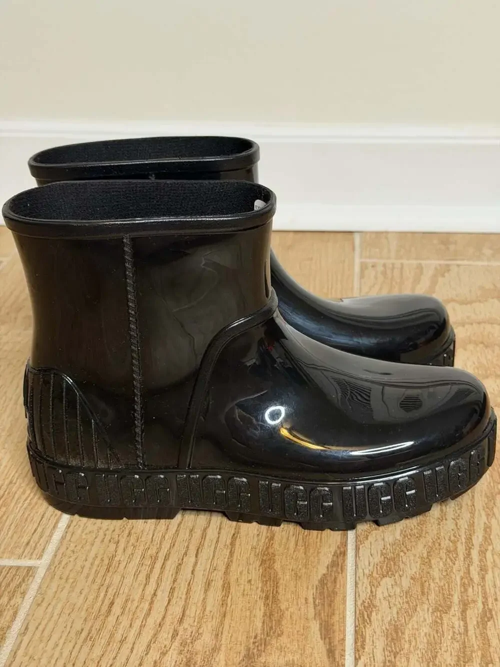 UGG Women's Drizlita Waterproof Rain Boots Black Size 8
